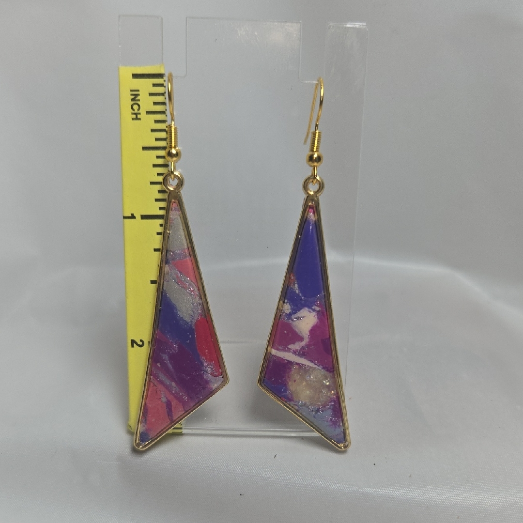 117- Vibrant Triangular Earrings In Purple And Pink 15$